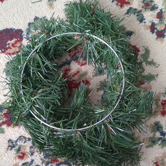 Gold and White Candle Lamp with Green Garland - Picture 4 of 4